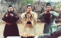  解析《卧龙吟》中比刘关张更神秘的三人组 